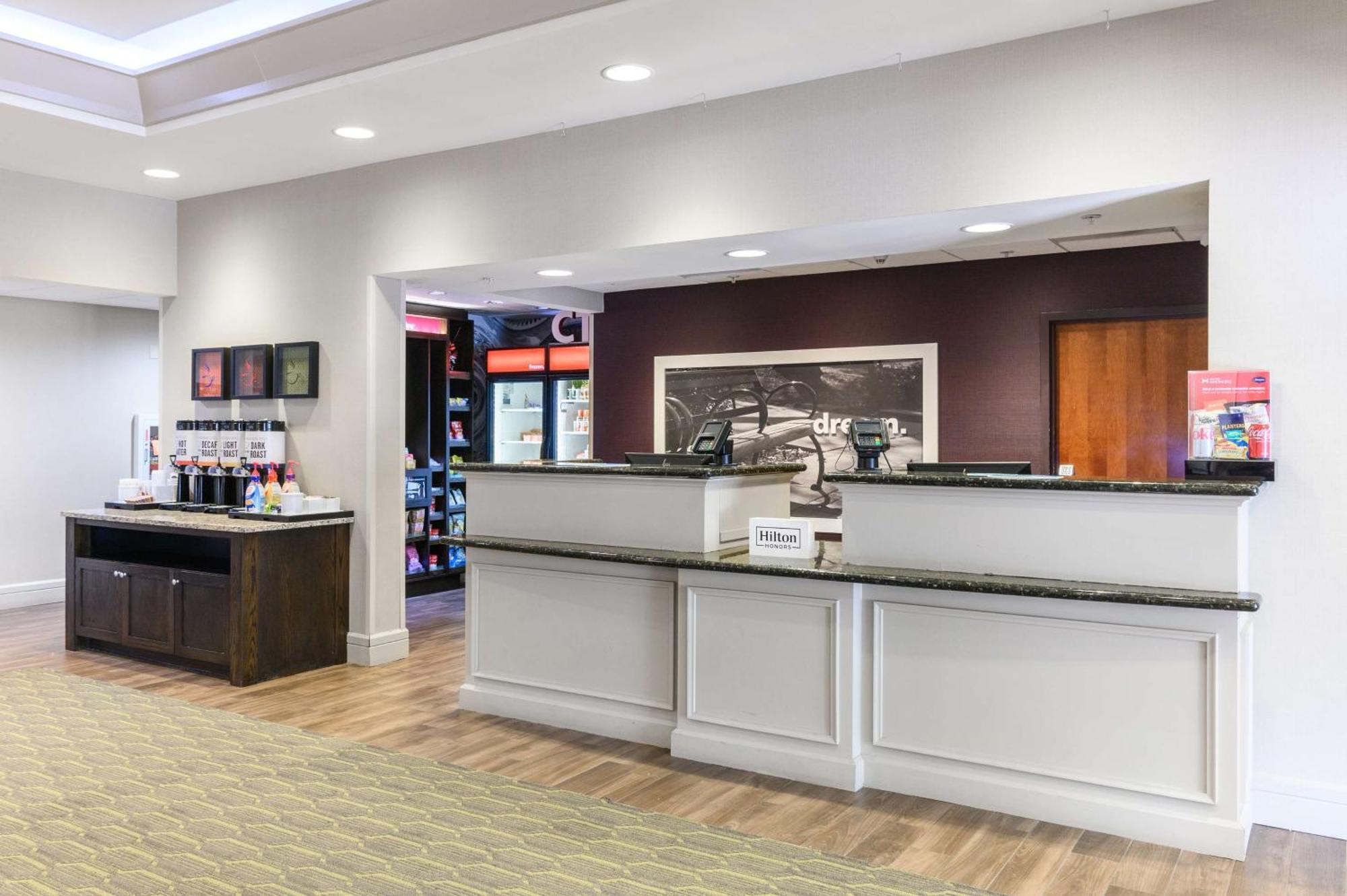 Hampton Inn & Suites Hartford-Manchester Zewnętrze zdjęcie